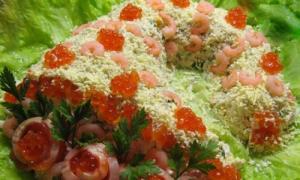 Salat mit Forelle und frischer Gurke