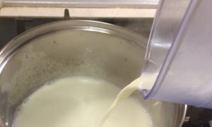 Kako kuhati zobene pahuljice s mlijekom