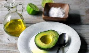 Wie man Avocado isst: Roh kochen und essen