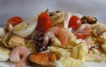 Salat aus Muscheln und Tintenfischen Salat aus Tintenfischen, Muscheln und Tintenfischen