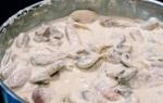 Святкова страва - свинина з грибами під сиром: найкращі рецепти