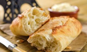 Ako pripraviť predjedlo bruschetta s rôznymi náplňami, aký chlieb je potrebný na bruschetta?